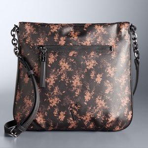 Simply Vera Vera Wang Remsen
Crossbody Bag by Simply Vera Vera Wang.